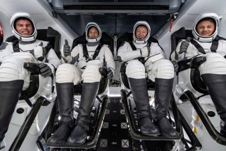Siyasilerden ilk T&uuml;rk astronot Alper Gezeravcı'ya tebrik mesajları