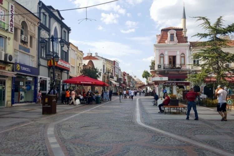 Edirne'de 19 d&uuml;zensiz g&ouml;&ccedil;men yakalandı