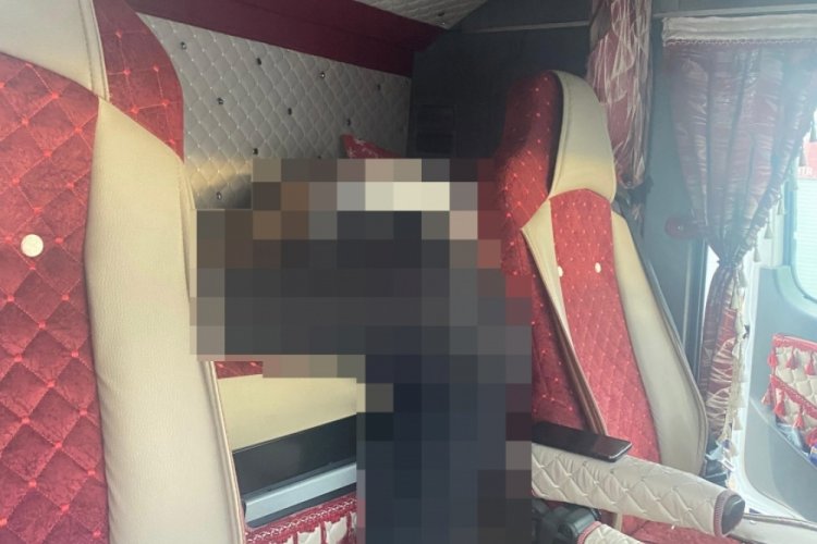 Sakarya'da dinlenme tesisinde park halindeki tırın i&ccedil;inde erkek cesedi bulundu