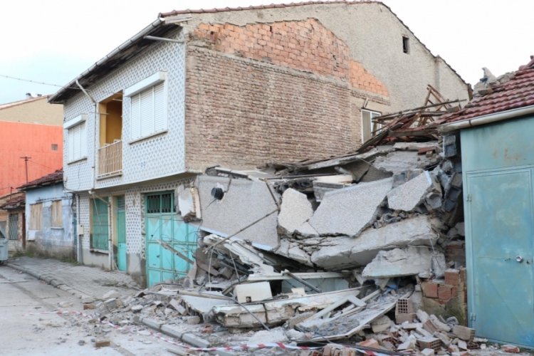 Eskişehir'de 2 katlı bina &ccedil;&ouml;kt&uuml;