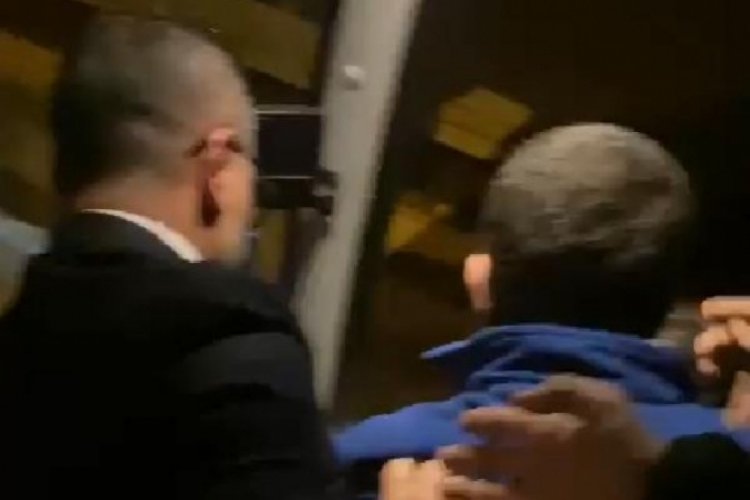 İstanbul'da şof&ouml;r ve muavin kavga etti!