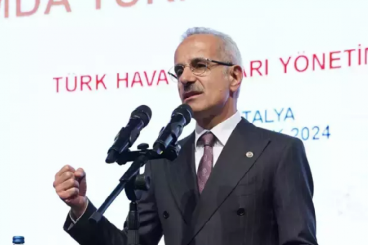 Bakan Uraloğlu: 2023'te T&uuml;rkiye semalarından 15 saniyede bir u&ccedil;ak ge&ccedil;ti