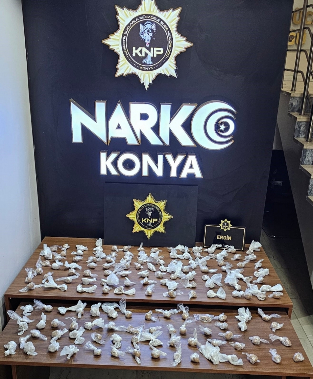 Konya'da ş&uuml;pheli şahsın &ccedil;antasından 1,5 kg uyuşturucu &ccedil;ıktı