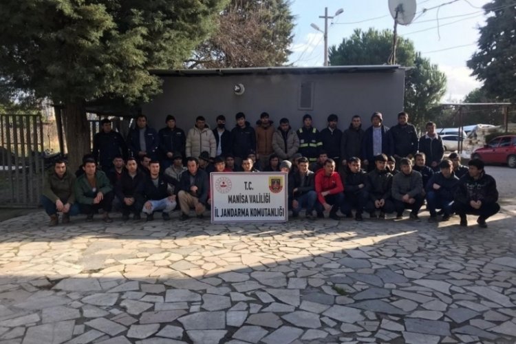 Manisa'da 34 ka&ccedil;ak g&ouml;&ccedil;men iş&ccedil;i yakalandı