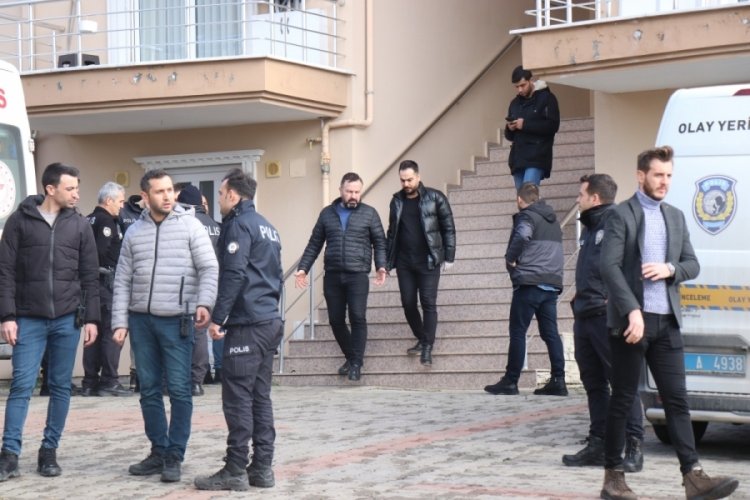Cinnet getiren polis aile fertlerini vurduktan sonra intihar etti: 3 &ouml;l&uuml;, 1 yaralı