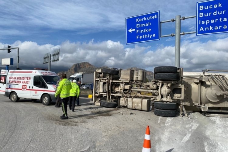 Burdur'da tırın devrilmesi sonucu 1 kişi yaralandı
