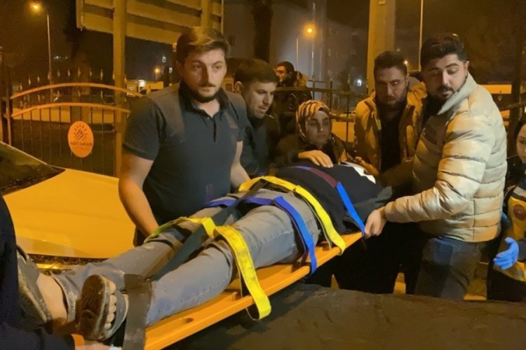 Adıyaman'da kamyon ile otomobil &ccedil;arpıştı: 1 yaralı