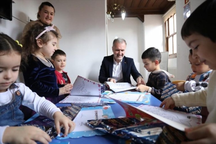 Bursa İneg&ouml;l'de Başkan Taban minik &ouml;ğrencilerin karne heyecanına ortak oldu