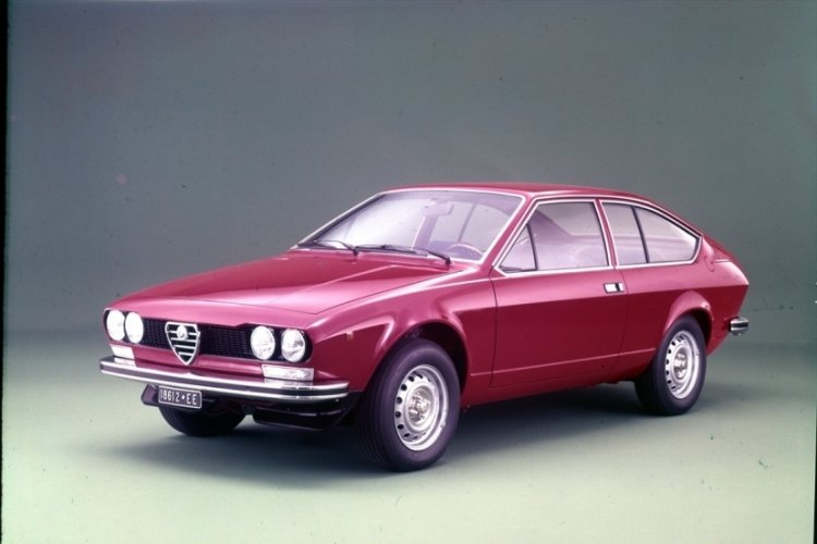 Alfa Romeo'nun iki önemli modelinin yıl dönümü kutlandı