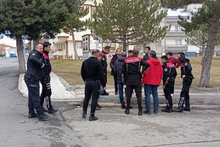 &Ccedil;orum'da &ccedil;ocuk parkında &ccedil;ıkan kavga kanlı bitti: 1 yaralı