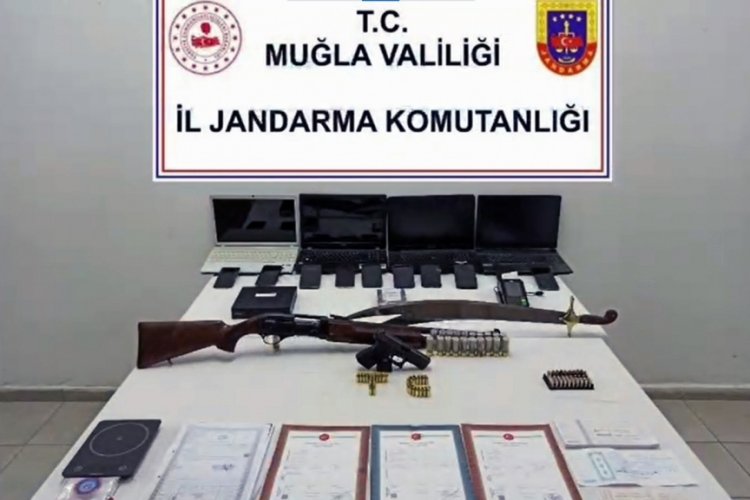 Muğla merkezli &uuml;&ccedil; ilde uyuşturucu operasyonu