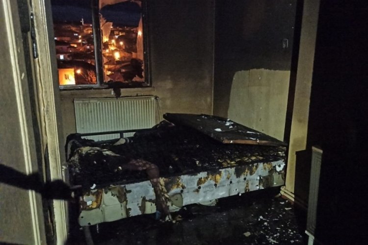 &Ccedil;orum'da prizde takılı gece lambası yangına neden oldu