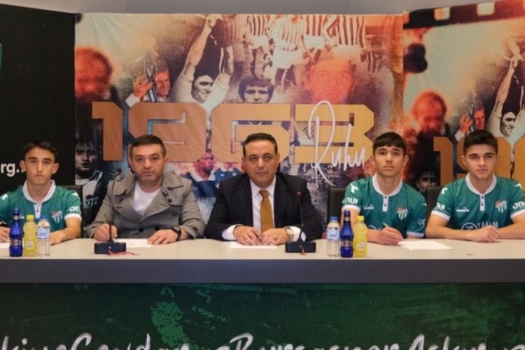 Bursaspor'da 6 futbolcu daha profesyonel oldu