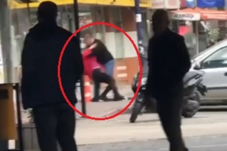 Adana'da sokak ortasında kadına şiddet kamerada