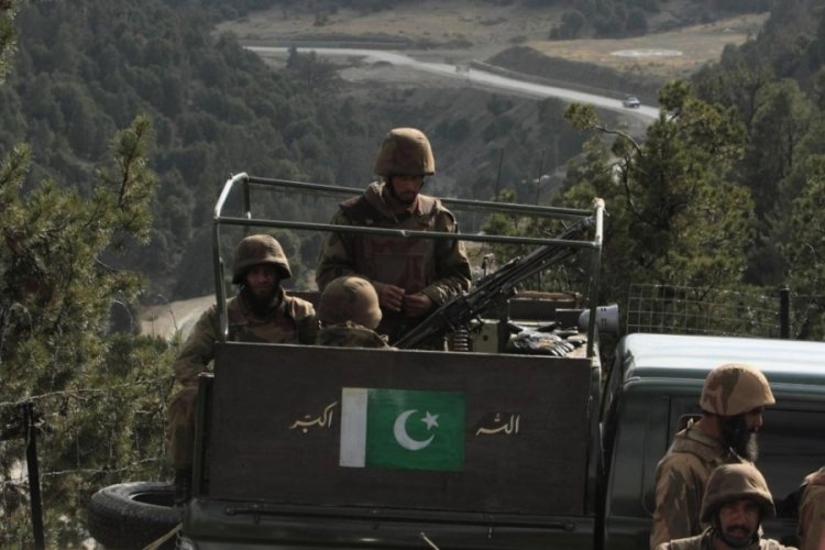 Afganistan ve Pakistan sınır g&uuml;&ccedil;leri arasında &ccedil;atışma &ccedil;ıktı