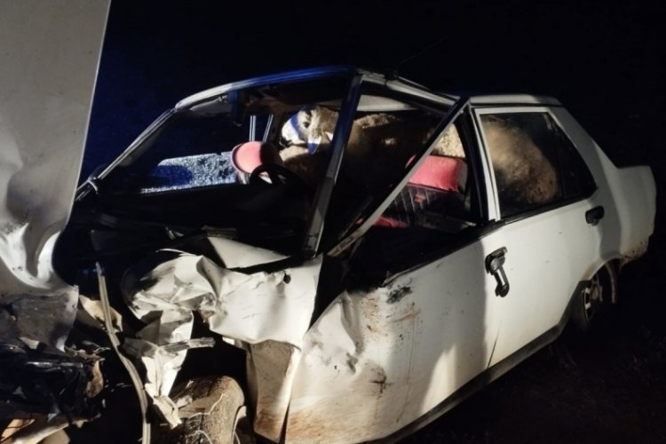 Hatay'da TOFAŞ'ın hurdaya d&ouml;nd&uuml;ğ&uuml; kazada 3 kişi yaralandı