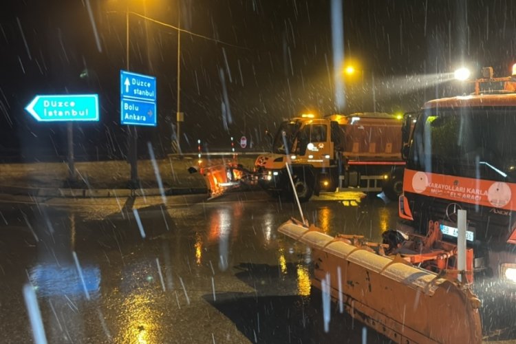 Bolu Dağı'nda kar ve sis etkili oluyor