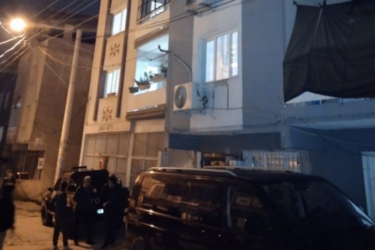 İzmir'de babasını &ouml;ld&uuml;r&uuml;p ka&ccedil;tı, cinayeti telefonla ihbar etti