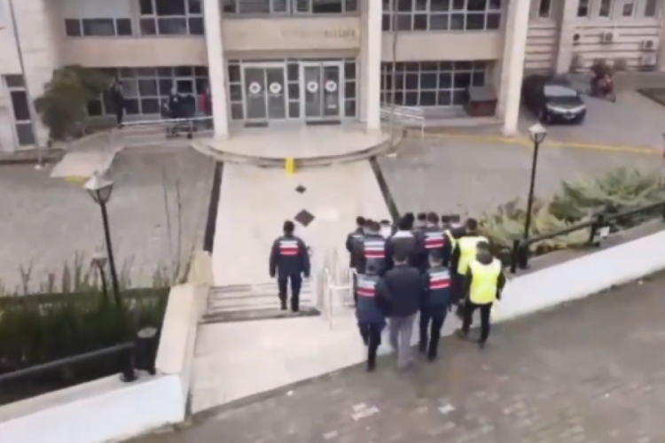 İ&ccedil;işleri Bakanı duyurdu! 6 ilde 12 ş&uuml;pheli peş peşe g&ouml;zaltına alındı