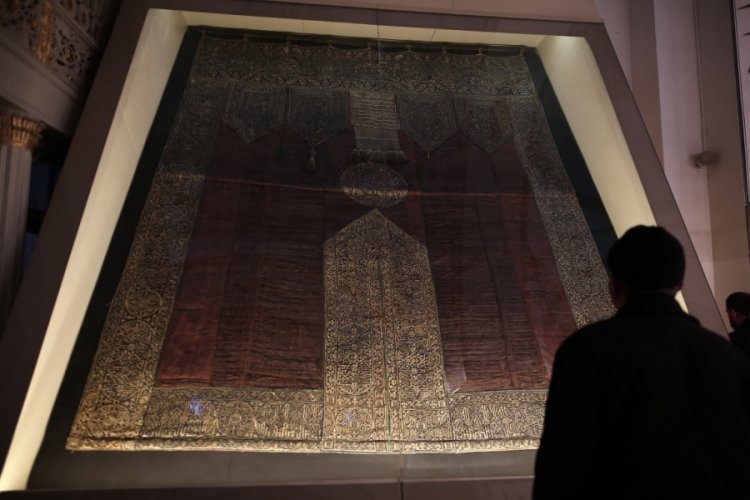Bursa Ulu Cami'deki Kabe &ouml;rt&uuml;s&uuml;n&uuml;n altın p&uuml;sk&uuml;lleri kayıp