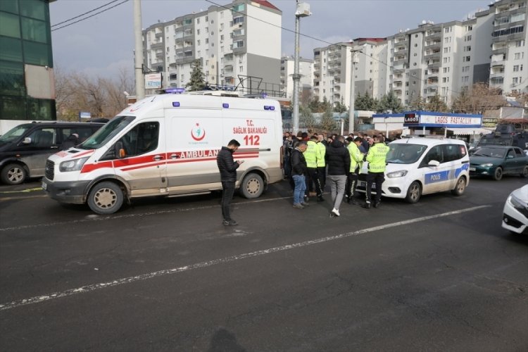 Diyarbakır'da hafif ticari aracın &ccedil;arptığı yaya hayatını kaybetti!