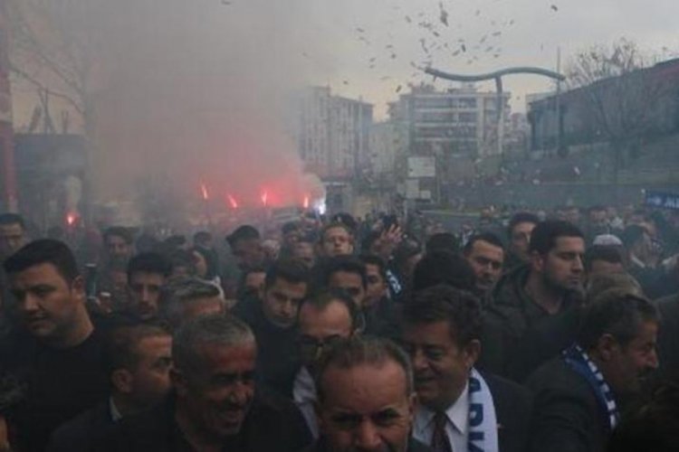Şırnak'ta AK Partili adaya meşaleli karşılama!