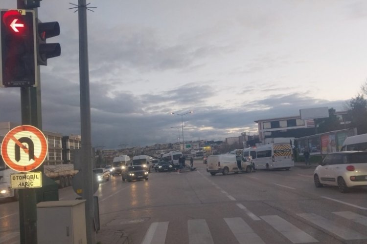 Bursa'da zincirleme kaza! 5 ara&ccedil; birbirine girdi