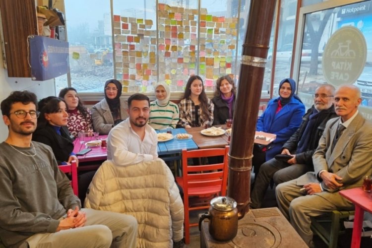 Kahramanmaraş'ta edebiyat ve şiirle deprem yaralarını sarıyorlar