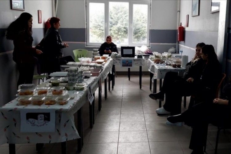 Kırklareli'nde &uuml;niversite &ouml;ğrencileri Gazze yararına kermes ger&ccedil;ekleştirildi