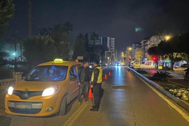 Antalya'da 48 ara&ccedil; ve s&uuml;r&uuml;c&uuml;s&uuml;ne 94 bin lira ceza
