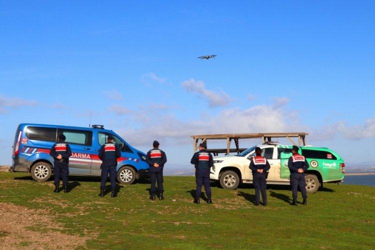 Edirne'de jandarma ekiplerinden Gala G&ouml;l&uuml; Milli Parkı'nda dron destekli denetim