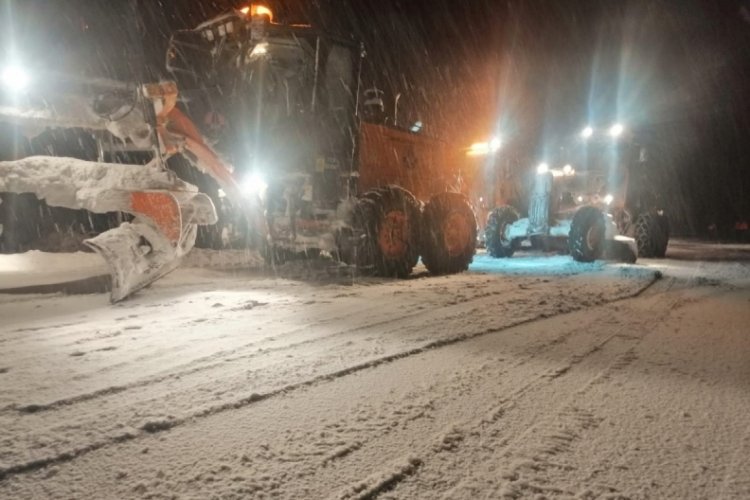 Antalya'da gece başlayan kar yağışı 10 kilometrelik alanda etkili oldu