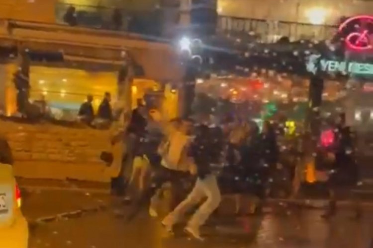 Bursa'da iki grubun kavgasında yumruklar ve tekmeler havada u&ccedil;uştu