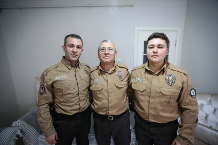 Bursalı Şahin ailesi &uuml;&ccedil; kuşaktır bek&ccedil;ilik yapıyor