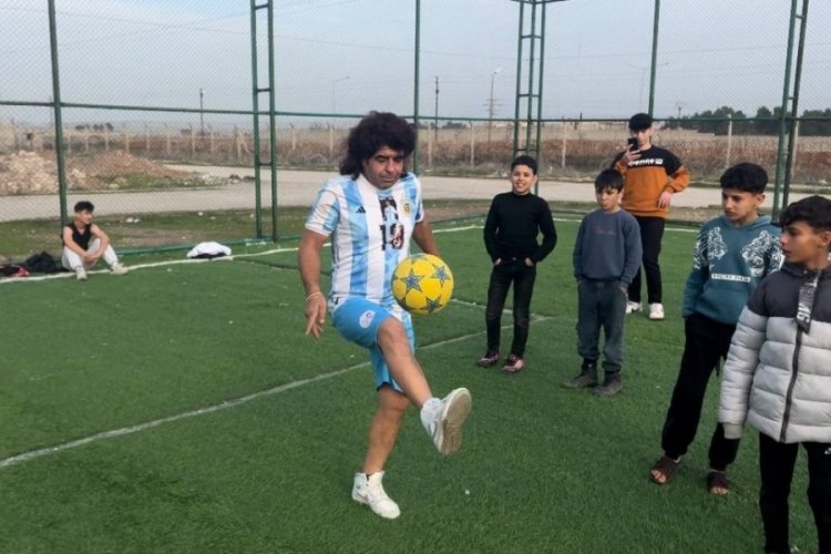 B&ouml;yle benzerlik g&ouml;r&uuml;lmedi! Tıpa tıp Maradona