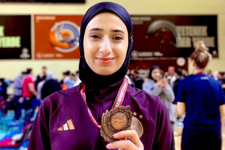 G&uuml;lse Polat Taekwondo T&uuml;rkiye Şampiyonasında 3. oldu