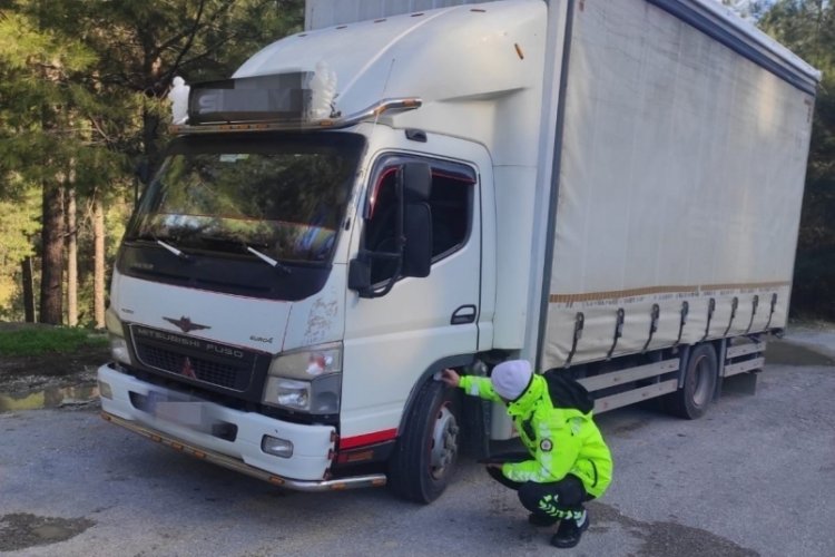 Manisa'da kurallara aykırı y&uuml;k taşıyan ara&ccedil;lara ceza!