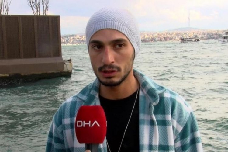 İstanbul'da kahraman seyyar satıcı! Denize d&uuml;şen yolcuyu kurtardı