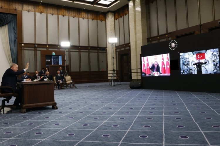 Cumhurbaşkanı Erdoğan, Alper Gezeravcı ile g&ouml;r&uuml;şt&uuml;