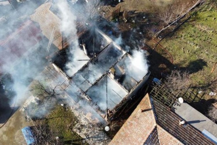 Edirne'de ocakta unutulan s&uuml;t evi k&uuml;le &ccedil;evirdi