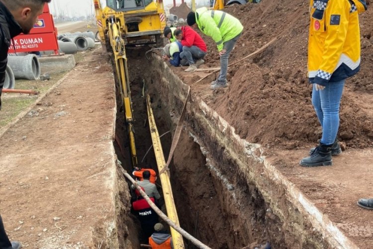 Ağrı'da iş&ccedil;iler g&ouml;&ccedil;&uuml;k altında kaldı: 1 &ouml;l&uuml;