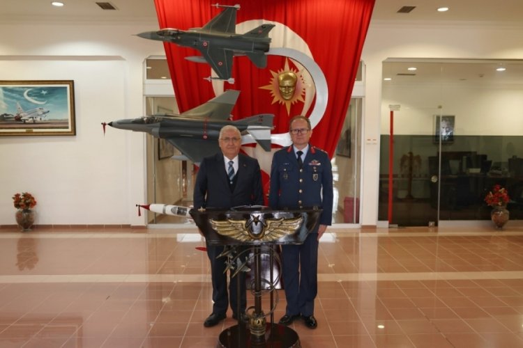Bakan Güler, Konya'daki 3'üncü Ana Jet Üs Komutanlığı'nda incelemelerde bulundu 