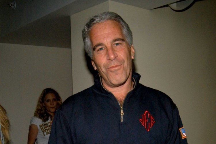 Kardeşi, Jeffrey Epstein'ın &ouml;l&uuml;m&uuml;n&uuml;n yeniden soruşturulmasını istiyor