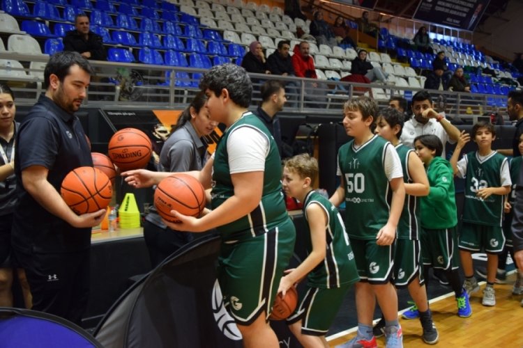 Balıkesirli &ccedil;ocuklara basketbol kampı