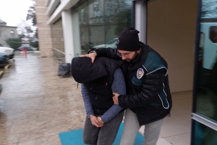 Samsun'da uyuşturucuyu alırken otob&uuml;s &uuml;st&uuml;ne kilitlenip, polise teslim edildi!