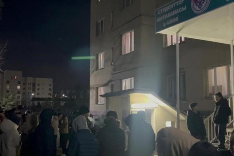 Kırgızistan'da depremin ardından halk sokaklara d&ouml;k&uuml;ld&uuml;