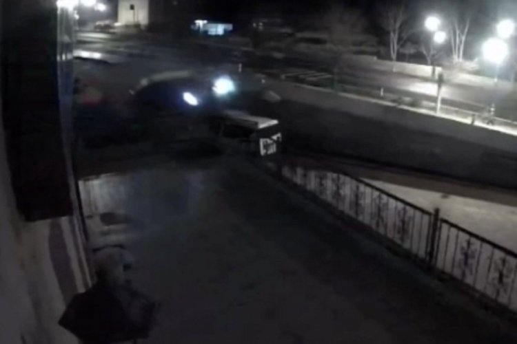 Nevşehir'de bir otomobil iş yerinin bah&ccedil;esine u&ccedil;tu