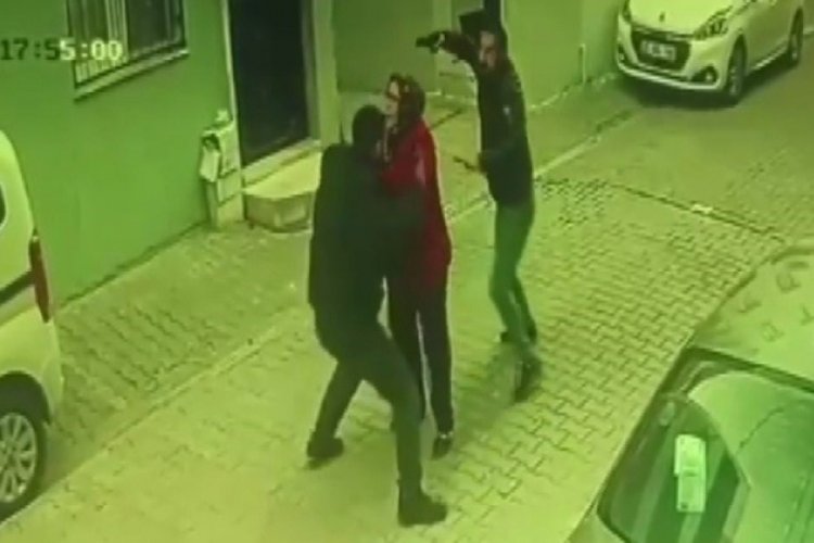 İzmir'deki d&uuml;elloda tabancayla yaralama anı kamerada