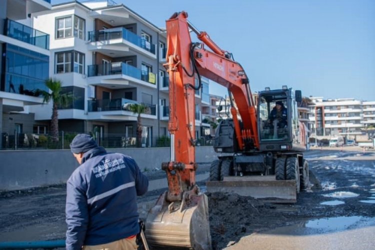 Aydın Kuşadası Belediyesi okul yollarında &ccedil;alışma başlattı