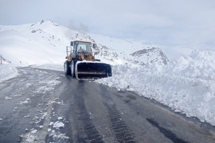 Şırnak'ta kar kalınlığı 3 metreyi ge&ccedil;ti